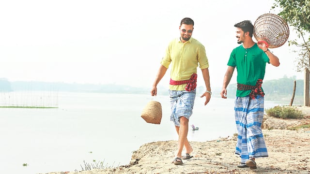 চেক—যেন বাংলাদেশের লুঙ্গির ট্রেডমার্ক। পোশাক: লা রিভ