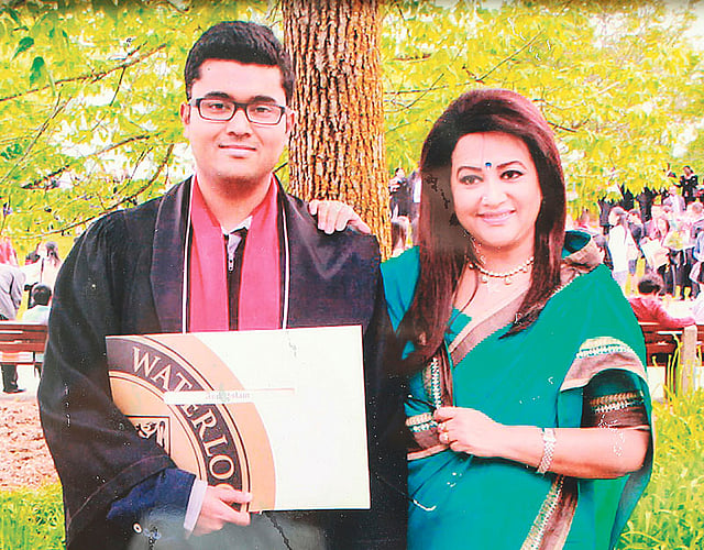 কানাডায় ছেলে অনিকের সঙ্গে মা ববিতা