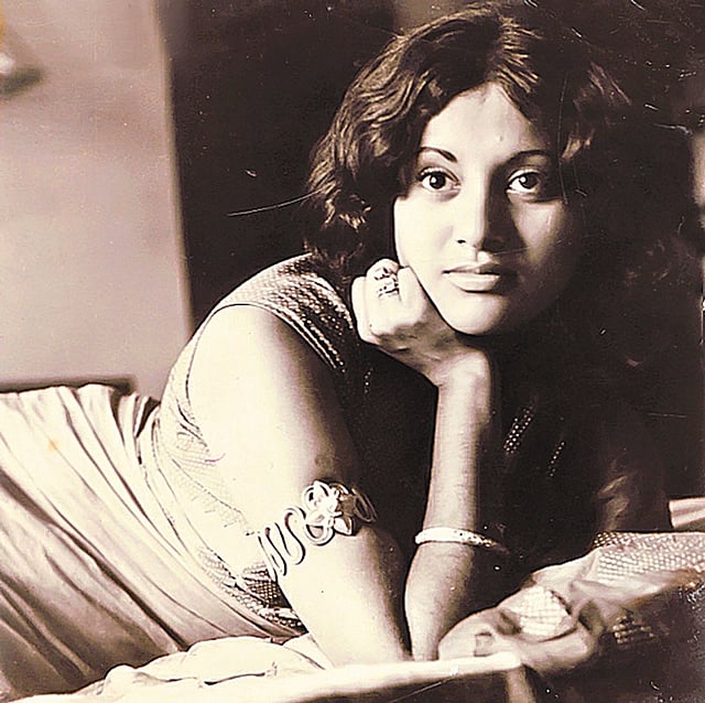 রঙিন দিনের সাদাকালো ববিতা