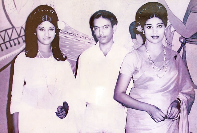জহির রায়হান ও বড় বোন সুচন্দার সঙ্গে ববিতা (বাঁয়ে)