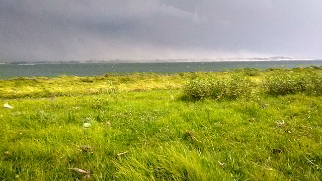 কালবোশেখি যখন নদীর অন্যপারে তুলেছে ধূলাঝড়