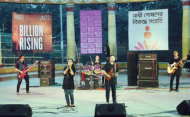ঢাকায় ধানমন্ডি লেকের রবীন্দ্রসরোবরে সম্প্রতি এফ মাইনরের পরিবেশনা