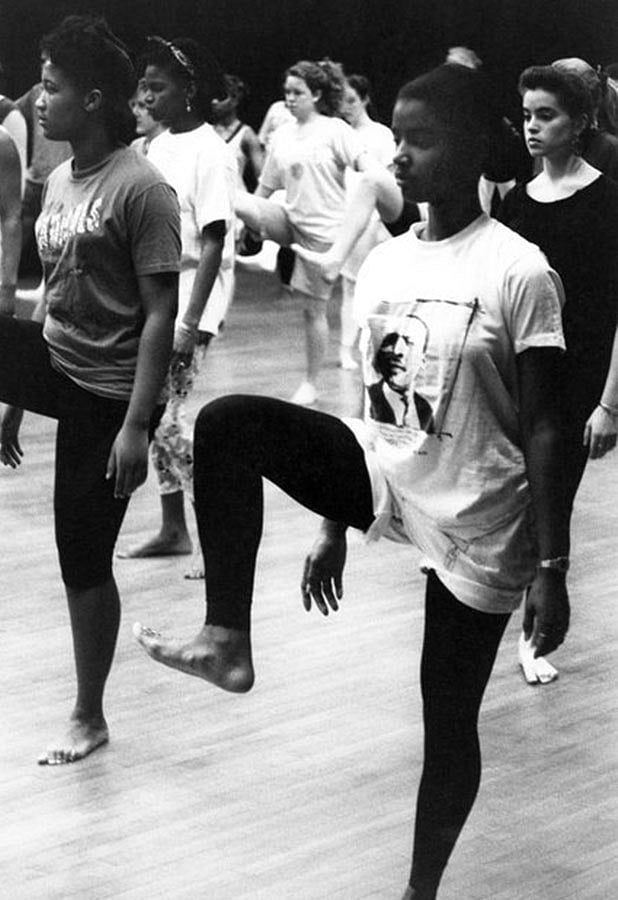 উইলিয়াম কলেজের শেষ দুই বছর নাচের সিনিয়র প্রজেক্টে ব্যস্ত সময় কেটেছে নাকেশার। ১৯৯২ সালে নাচের একটি কর্মশালায়। ছবি: নিউইয়র্ক টাইমস