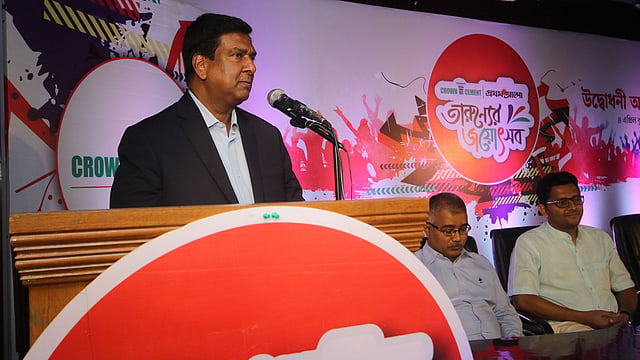 তারুণ্যের জয়োৎসবের উদ্বোধনী অনুষ্ঠানে বক্তব্য দেন ক্রাউন সিমেন্টের অতিরিক্ত ব্যবস্থাপনা পরিচালক আলমগীর কবির। ব্যবসায় অনুষদ মিলনায়তন, ঢাকা বিশ্ববিদ্যালয়, ঢাকা, ৪ এপ্রিল। ছবি: প্রথম আলো