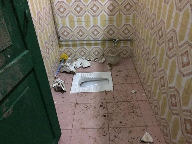 উপাচার্যের বাসভবনে ভাঙচুর। ছবি: প্রথম আলো