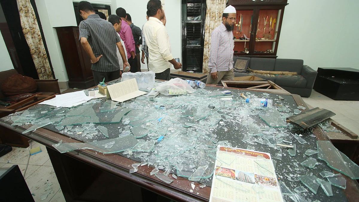 কোটা সংস্কারের দাবিতে আন্দোলন চলার সময় গত রোববার রাতে ঢাকা বিশ্ববিদ্যালয়ের উপাচার্যের বাসভবনে ভাঙচুর চালানো হয়। প্রথম আলো ফাইল ছবি