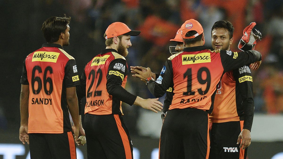 কলকাতার বিপক্ষে ব্যাটে-বলে দুর্দান্ত খেলেছেন সাকিব। ছবি: এএফপি