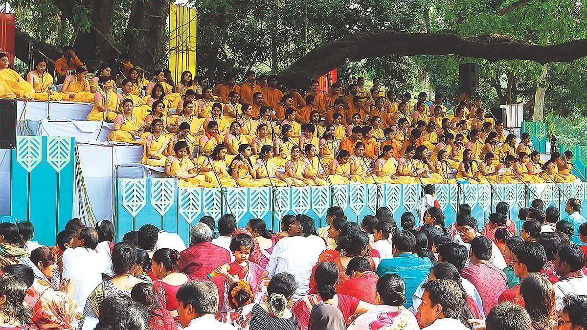 ষাটের দশকে রবীন্দ্রনাথের গান আর ছায়ানটের বর্ষবরণের অনুষ্ঠান বাঙালির আত্মপরিচয় নির্মাণে ভূমিকা রেখেছিল