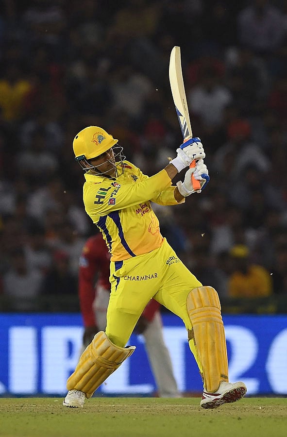 একটুর জন্য দলকে জেতাতে পারেননি ধোনি। ছবি: এএফপি