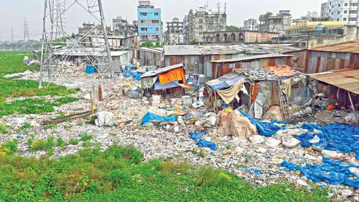 প্লাস্টিকেই খেয়ে ফেলবে আমাদের ভবিষ্যৎ ?