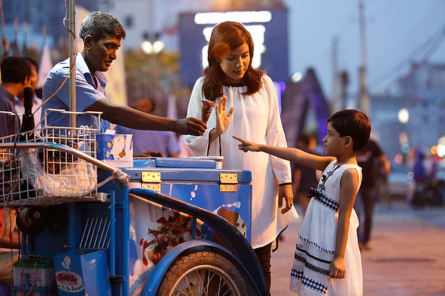 রাস্তার পাশ থেকে খাবার কিনে দিলে শিশুর ক্ষতির কারণ হয়ে দাঁড়াতে পারে