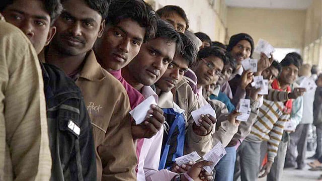পিছু ছাড়ছে না পঞ্চায়েত নির্বাচনের জটিলতা। রয়টার্স ফাইল ছবি