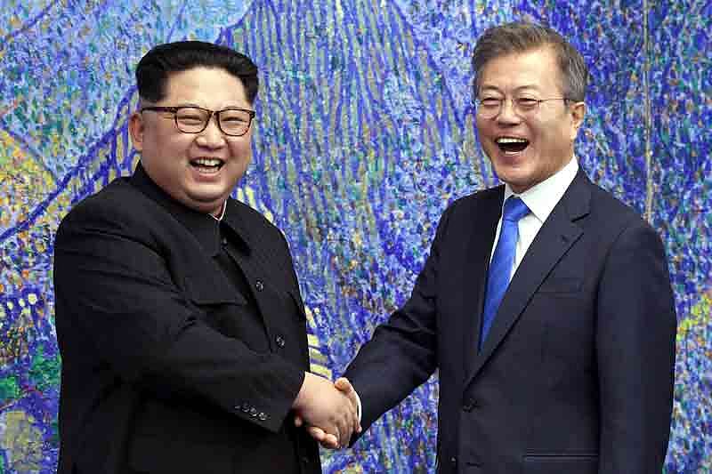 কিম জং-উন এবং মুন জে-ইনের বৈঠক দুই কোরিয়ার এক হওয়ার স্বপ্নকে অনেকটাই কাছাকাছি নিয়ে এসেছে