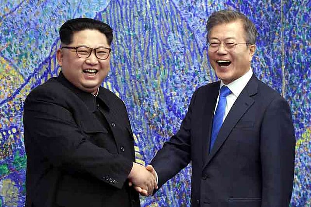 কিম জং-উন এবং মুন জে-ইনের বৈঠক দুই কোরিয়ার এক হওয়ার স্বপ্নকে অনেকটাই কাছাকাছি নিয়ে এসেছে