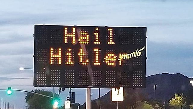 বিলবোর্ডে হিটলার