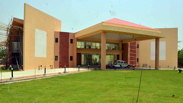 বাংলাদেশ ভবন। ছবি: ভাস্কর মুখার্জি