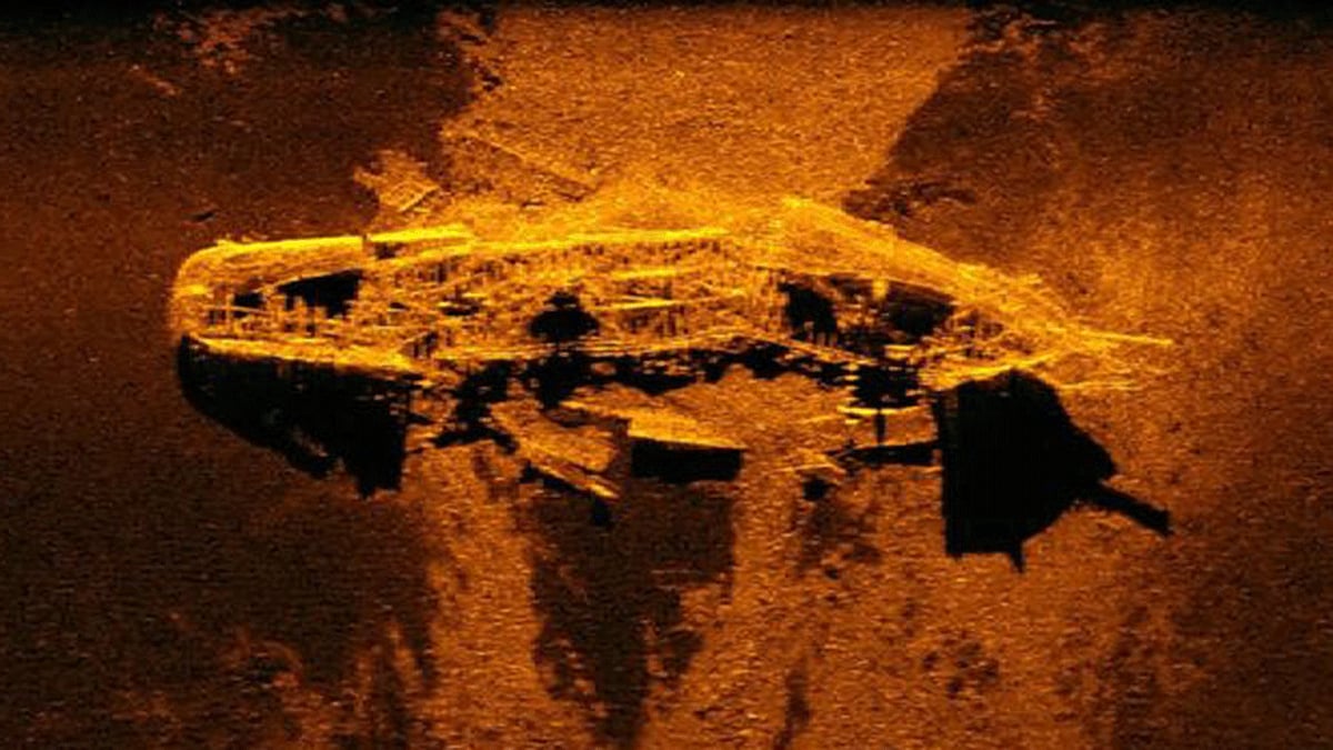 মালয়েশিয়া এয়ারলাইনসের নিখোঁজ উড়োজাহাজের সন্ধান করতে গিয়ে পাওয়া গেল ১৯ শতকে ডুবে যাওয়া দুটি জাহাজের ধ্বংসাবশেষ।   ছবি: বিবিসির সৌজন্যে