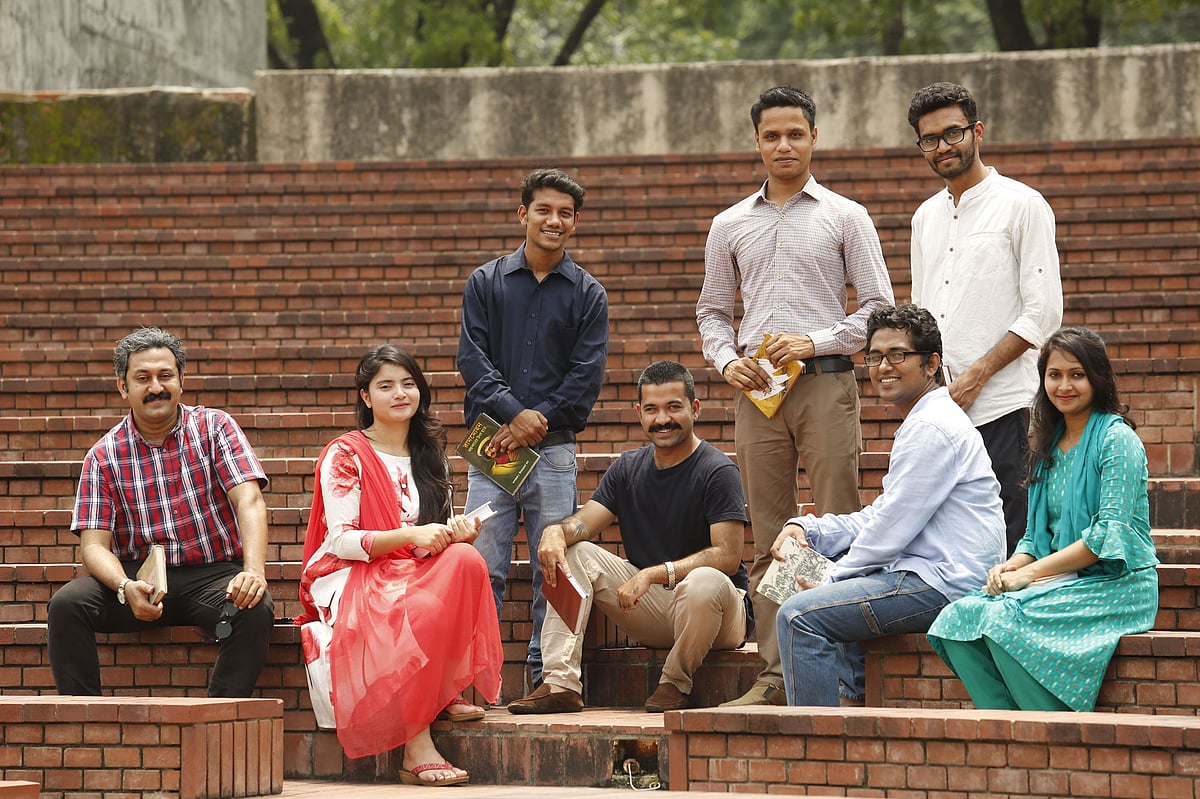 এই তরুণ দলের হাত ধরেই এগিয়ে চলছে রিডিং ক্লাব ট্রাস্টের কার্যক্রম। ছবি: সুমন ইউসুফ