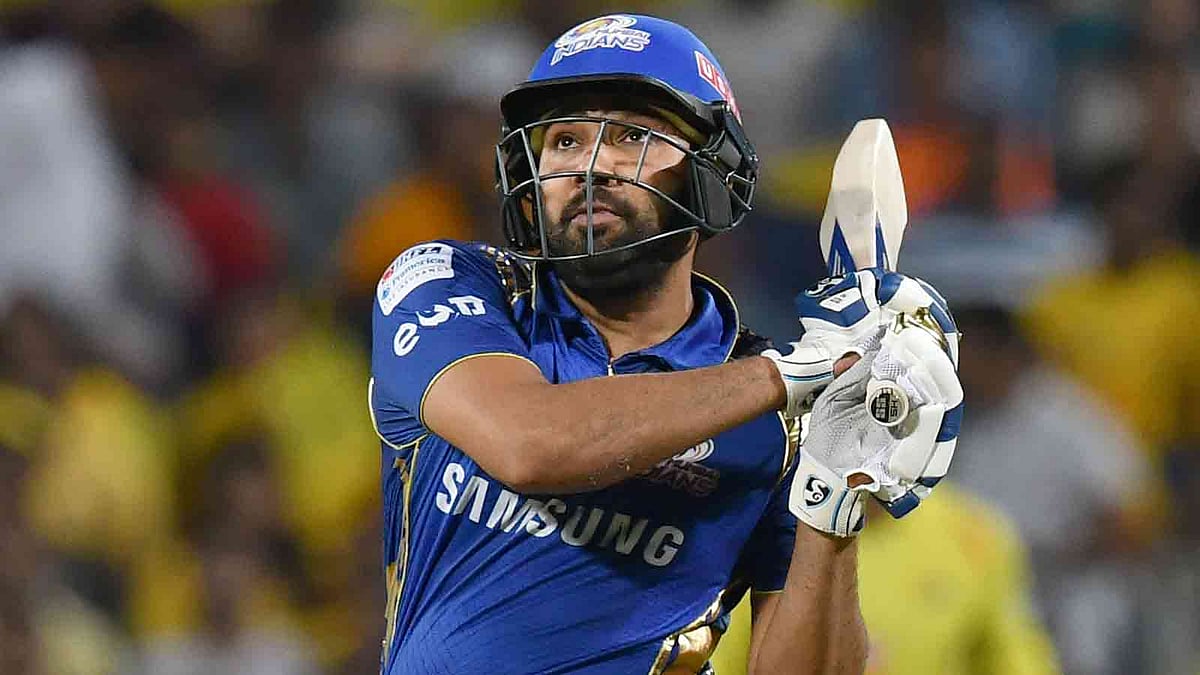 কাল প্রথম ভারতীয় হিসেবে টি-টোয়েন্টিতে ৩০০ ছক্কা পূর্ণ করেছেন রোহিত। ছবি: এএফপি