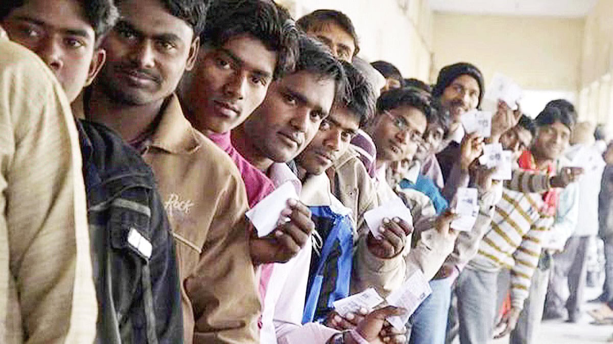 পিছু ছাড়ছে না পঞ্চায়েত নির্বাচনের জটিলতা। রয়টার্স ফাইল ছবি