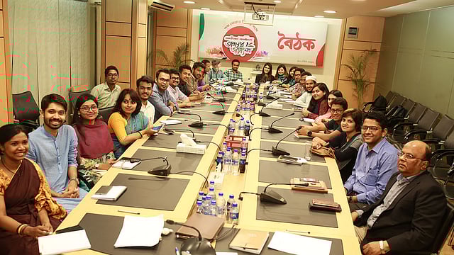 ‘ক্রাউন সিমেন্ট–প্রথম আলো তারুণ্যের জয়োৎসব’ এর অংশ হিসেবে আয়োজিত এই বৈঠকে হাজির হয়েছিলেন নানা ক্ষেত্রের তরুণ ও পেশাজীবীরা। ছবি: কবির হোসেন