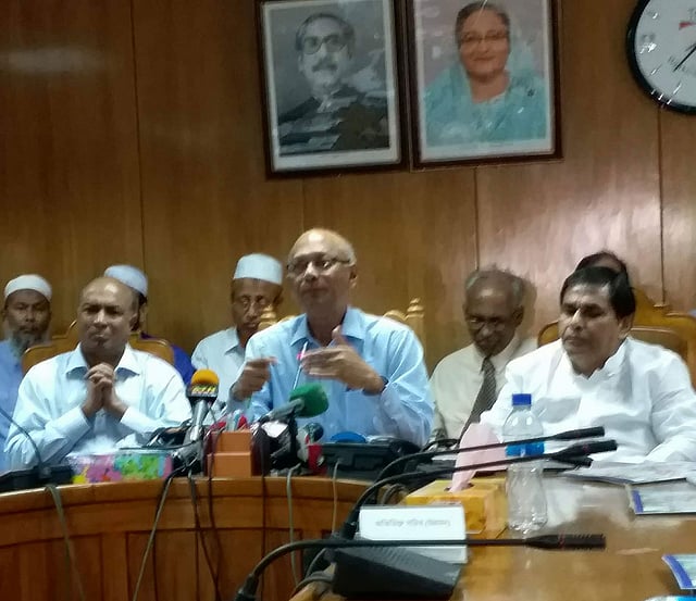 সচিবালয়ে সংবাদ সম্মেলনে কথা বলছেন শিক্ষামন্ত্রী। ছবি: প্রথম আলো