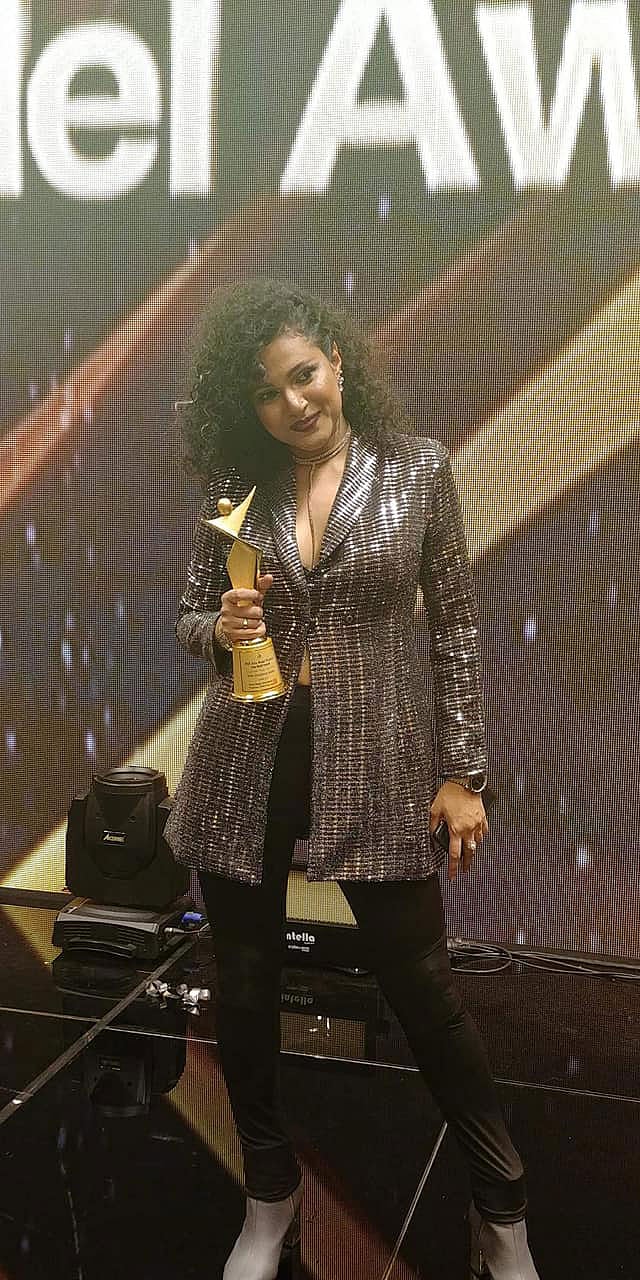 এশিয়া মডেল অ্যাওয়ার্ড পেয়েছেন ইমি