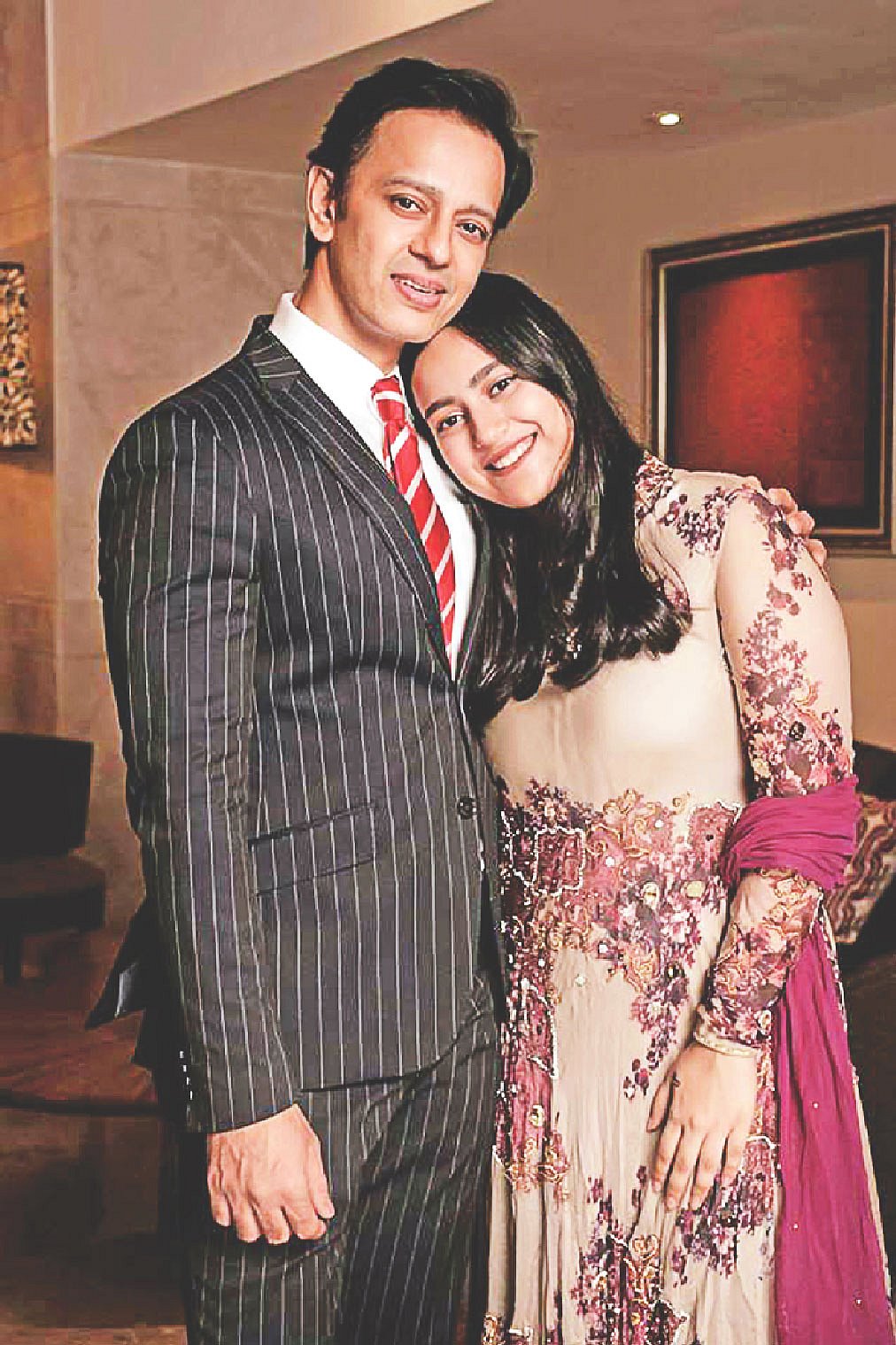 বাবা নোবেলের সঙ্গে মেয়ে নামীরা আরমিন। ছবি: সংগৃহীত