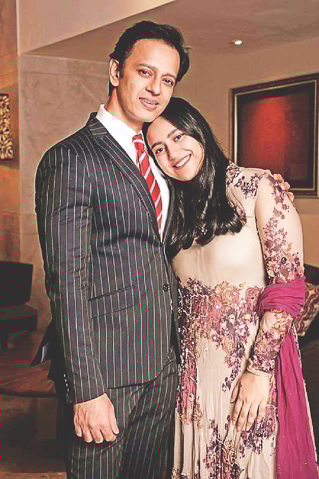 বাবা নোবেলের সঙ্গে মেয়ে নামীরা আরমিন। ছবি: সংগৃহীত