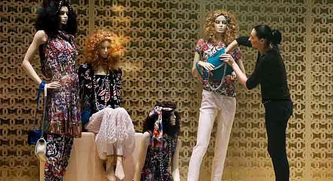 রাশিয়ায় তৈরি পোশাকের প্রদর্শনী। ছবি: রয়টার্স