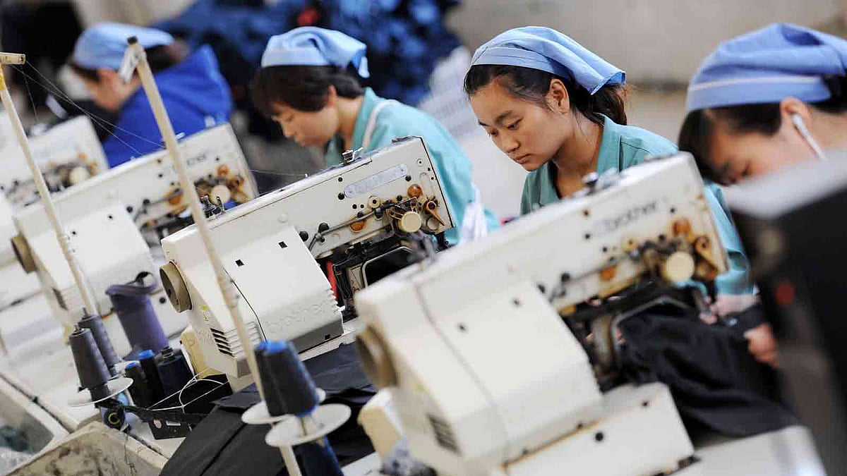 চীনে জিডিপির ৪১ শতাংশে অবদান রাখেন নারীরা। ছবি: এএফপি