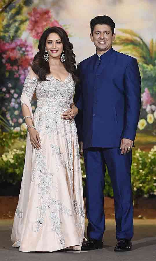 মাধুরী দীক্ষিত ও তাঁর স্বামী শ্রীরাম নেনে