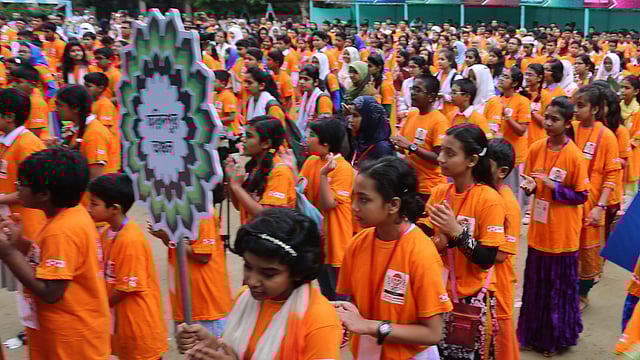 ভাষা প্রতিযোগের ১৪ তম জাতীয় উৎসবে অংশ নেওয়া প্রতিযোগীরা। ছবি: হাসান রাজা