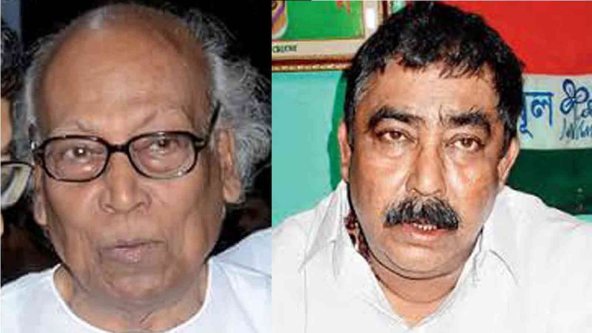 কবি শঙ্খ ঘোষ ও অনুব্রত মণ্ডল। ছবি: ভাস্কর মুখার্জি