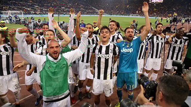 মাঠেই শিরোপা উৎসব জুভেন্টাসের। ছবি: রয়টার্স