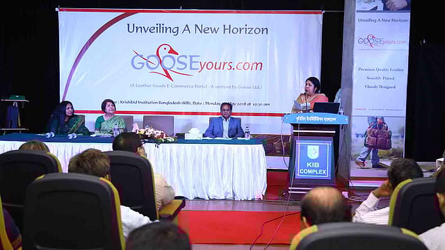 চামড়াজাত পণ্যের ই-কমার্স পোর্টাল উদ্বোধন করেন স্পিকার শিরীন শারমিন চৌধুরী। ছবি: প্রথম আলো