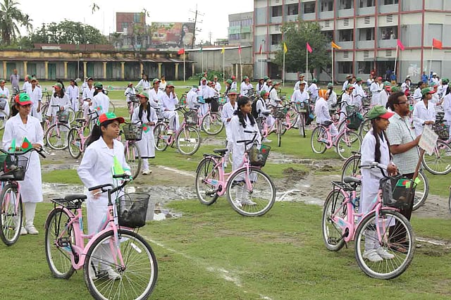 ত্রিশাল দরিরামপুর নজরুল একাডেমি মাঠে কিশোরী ব্রিগেডের সদস্যরা। ত্রিশাল, ময়মনসিংহ, ১৬ মে। ছবি: কামরান পারভেজ