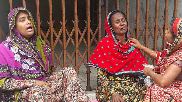 পল্লি চিকিৎসক ভুলে তরুণের মৃত্যু। মেহেরপুর জেনারেল হাসপাতালের মর্গের সামনে স্বজনদের আহাজারি। ছবি সংগৃহীত