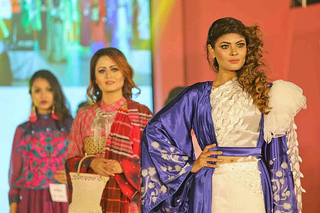 এবারের এ আসরটি প্রতিযোগিতার ২০তম আসর। বৈচিত্র্যপূর্ণ পোশাকে মডেলরা।