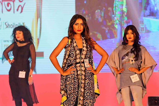 ছিল নানা ধরনের ফতুয়ার প্রদর্শনী।