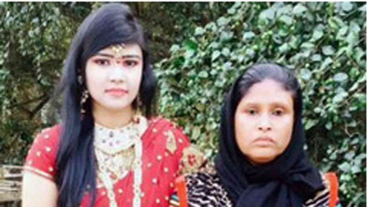 নিহত রুমি বেগম ও তাঁর শাশুড়ি মালা বেগম। পারিবারিক সূত্রে পাওয়া ছবি।