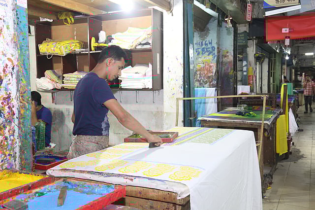 কারিগরেরা এখন দিনরাত নকশার কাজে ব্যস্ত।