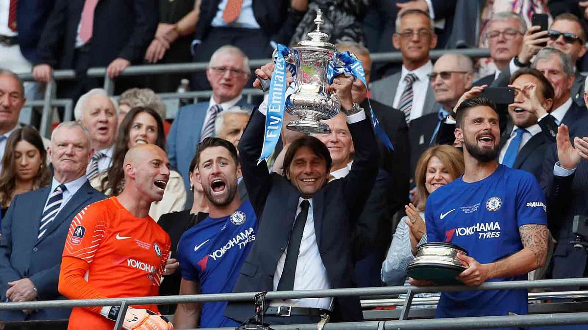 চেলসির হয়ে কন্তের কি এটাই শেষ ট্রফি নিয়ে উদ্যাপন? ছবি: রয়টার্স
