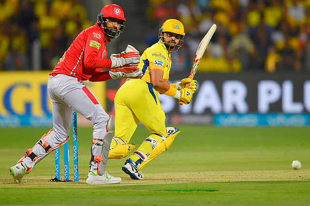 দারুণ এক ইনিংস খেলে চেন্নাইকে জিতিয়েছেন রায়না। ছবি: এএফপি