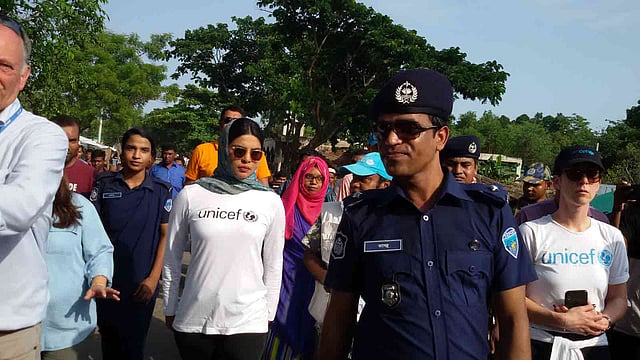 টেকনাফে রোহিঙ্গাদের অস্থায়ী শিবিরে নেওয়া হয় কঠোর নিরাপত্তাব্যবস্থা। ছবি: প্রথম আলো