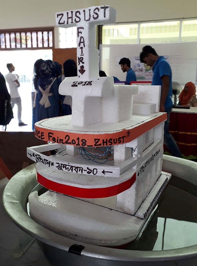 আমিরার উদ্ভাবিত ইন্ডেকেটর সংযুক্ত নৌযানের মডেল। মাদারীপুর, সাম্প্রতিক ছবি। ছবি: প্রথম আলো