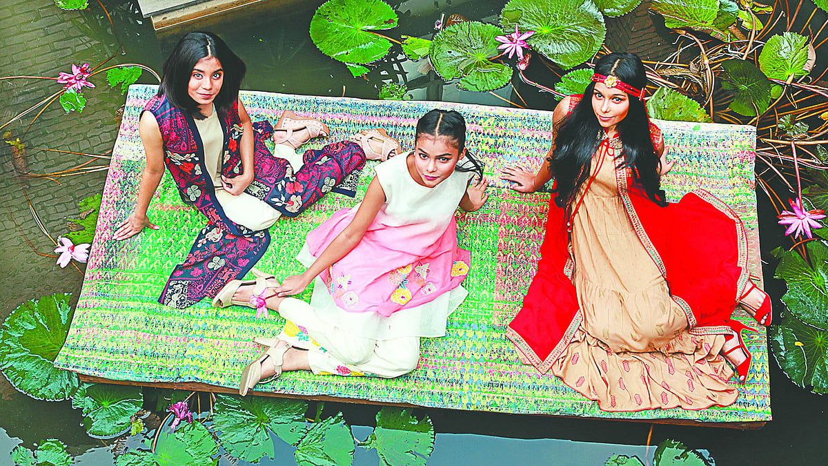 কিশোরীদের পোশাকে এবারও প্রাধান্য পাবে লেয়ারিং স্টাইল। মডেল: সুমেহরা, প্রতীক্ষা ও প্রেরণা, পোশাক: কে ক্র্যাফট ও ইয়াং কে, সাজ: অরা বিউটি লাউঞ্জ, ছবি: কবির হোসেন