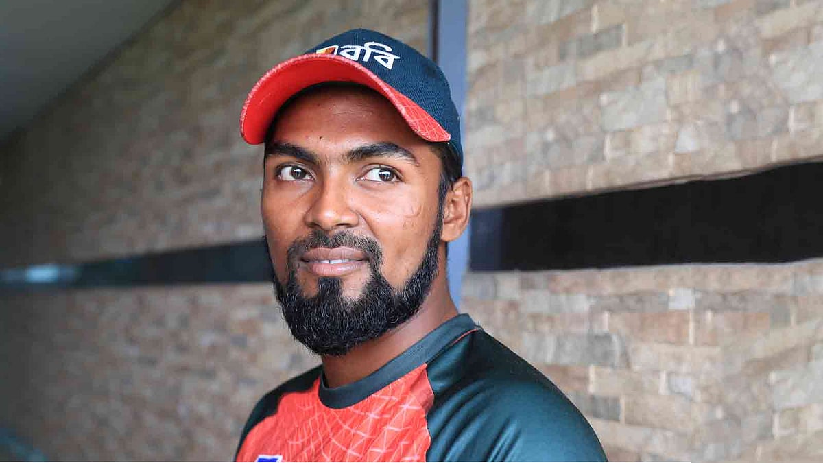 নাগিন নাচটা আরও বেশি করে নাচতে চান নাজমুল। ছবি: প্রথম আলো