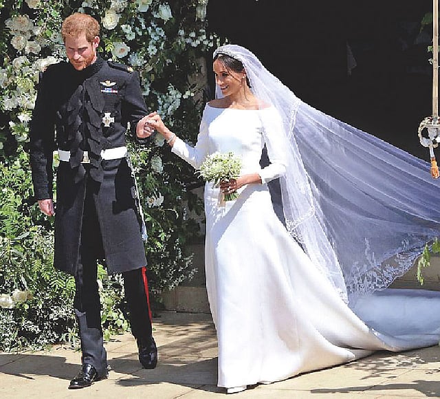 শাশুড়ি ডায়ানারমতো মেগানও বেছে নিয়েছিলেন লম্বা ওড়না