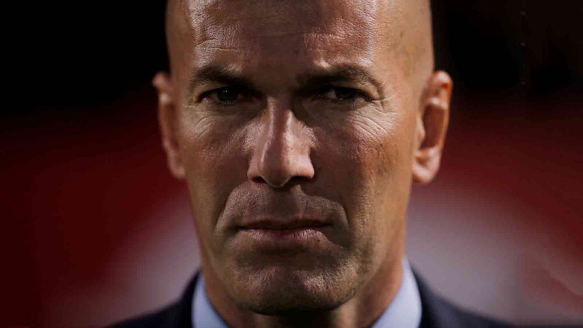 মাঠের খেলা নিয়ে চিন্তা করতে হচ্ছে জিদানকে, তবে মাঠের বাইরের ঘটনাও কম চিন্তায় ফেলেনি ক্লাবকে। ছবি: রয়টার্স